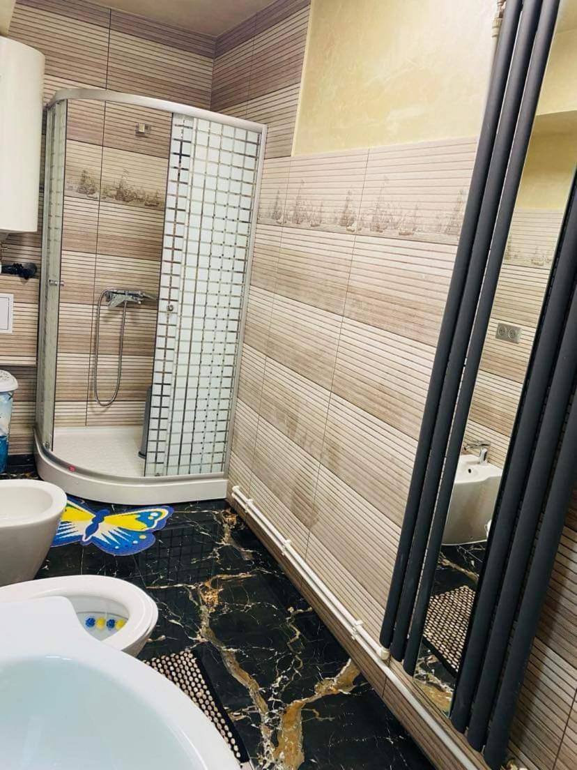 Lovely 1 Bedroom Flat In A 2 Ground Floor House Крайова Екстериор снимка